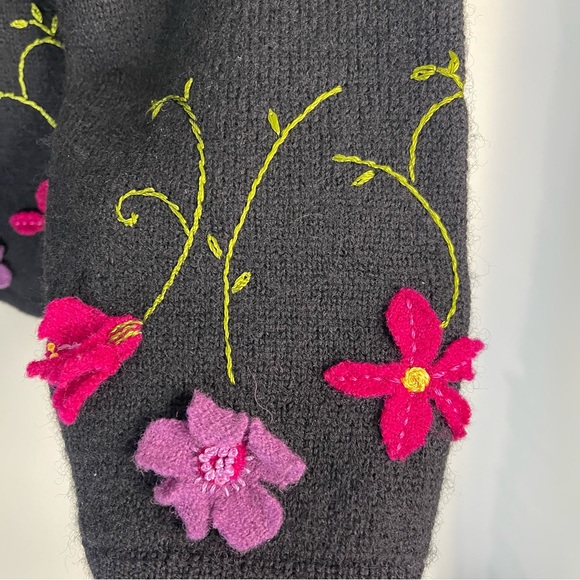 Vintage 100% Black Wool Cardigan with Floral Embroidery Abalone Buttons  Sz PM - Picture 10 of 11